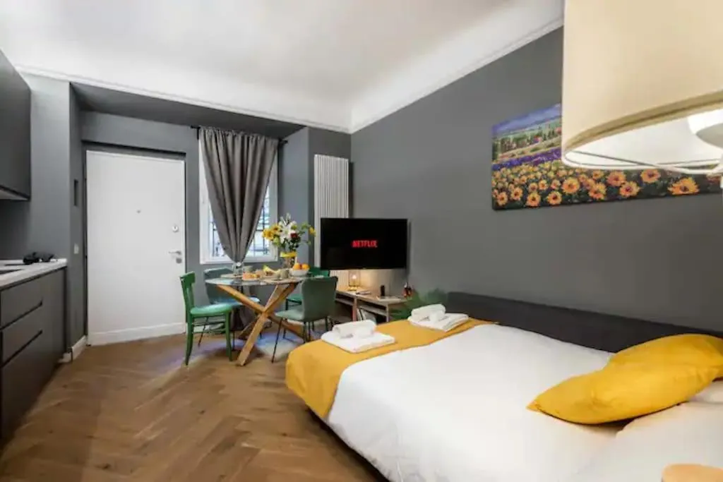 A Few Steps From The Duomo I Design Suite I Free Wifi Milan Apartment