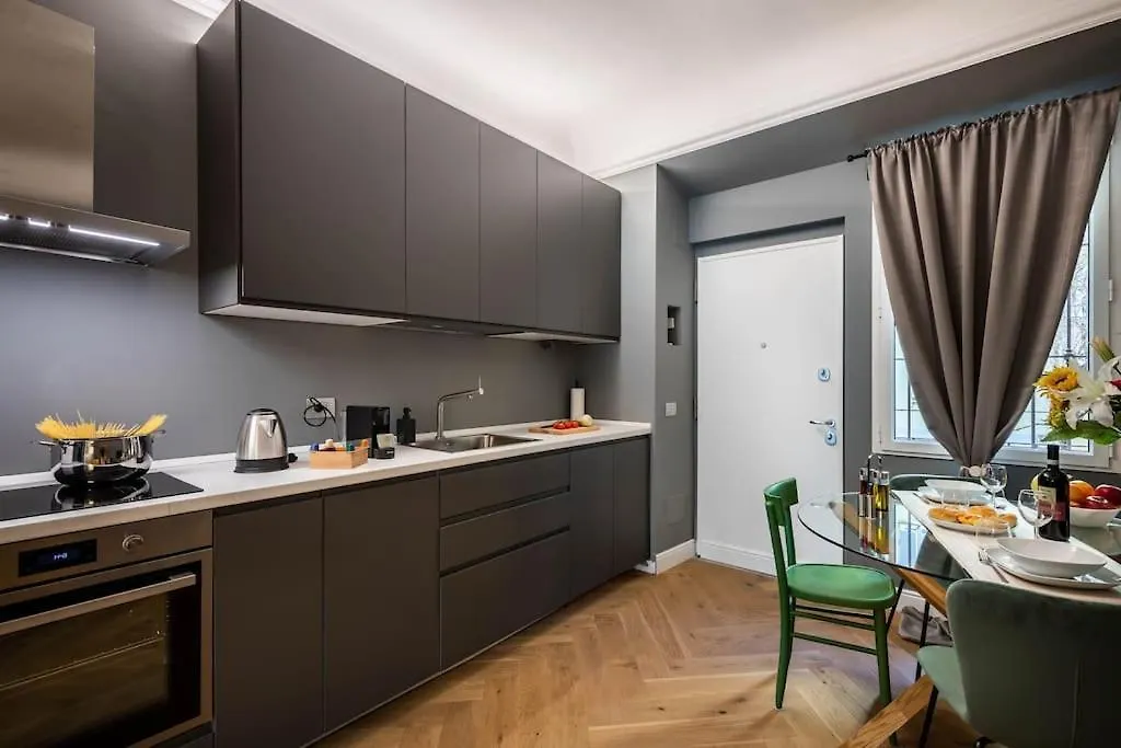 A Few Steps From The Duomo I Design Suite I Free Wifi Milan Apartment