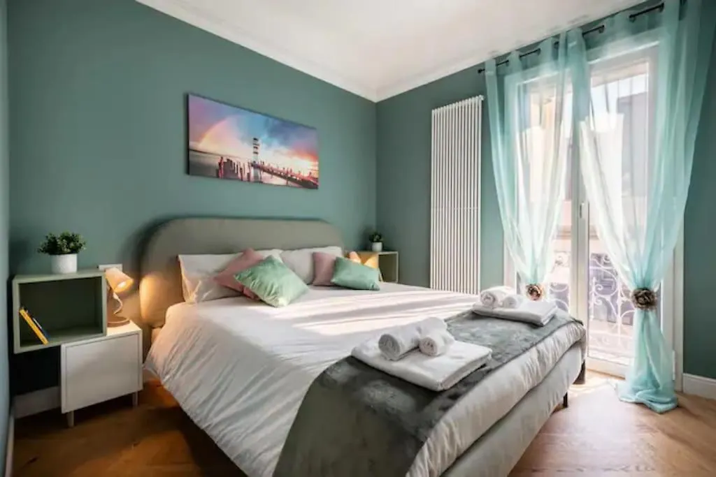 A Few Steps From The Duomo I Design Suite I Free Wifi Milan Apartment